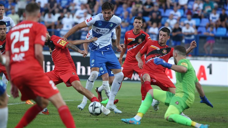 Još jedan blijedi nastup Osijeka, Slaven Belupo bliži pobjedi u Gradskom vrtu