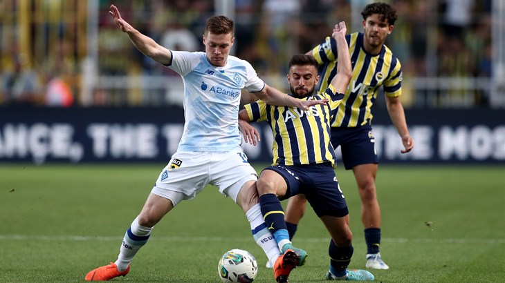 Skandal u Istanbulu, Fenerbahčeovi navijači skandirali Putinu pred igračima kijevskog Dynama