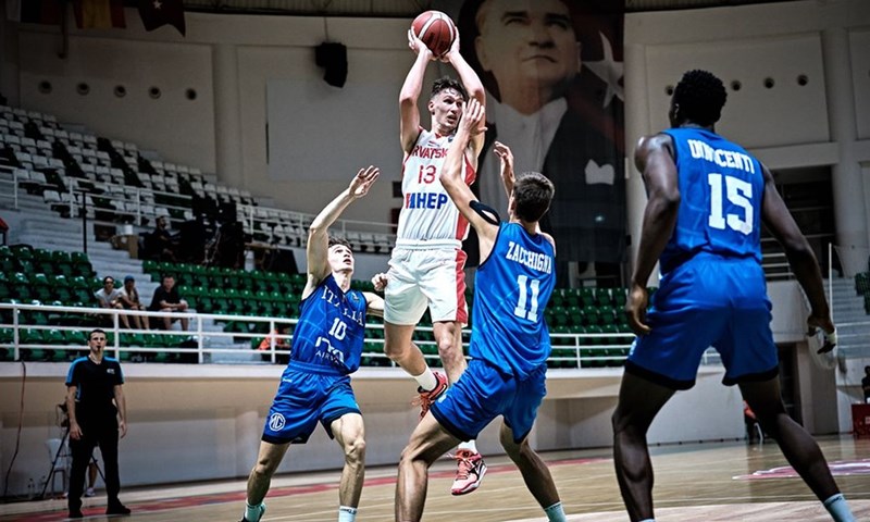 [VIDEO] Slabo prvo poluvrijeme osudilo juniore na poraz na otvaranju Eurobasketa