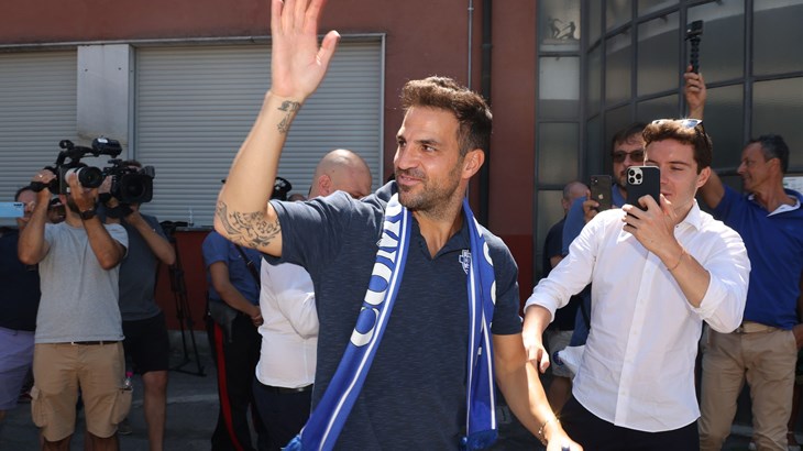 Milan zasad ne mijenja trenera, ali na ljeto svim silama ide po Fabregasa