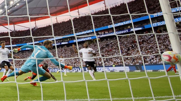 Bayern 'bacio petardu' već u prvom poluvremenu otvaranja Bundeslige, Jakiću poništen gol