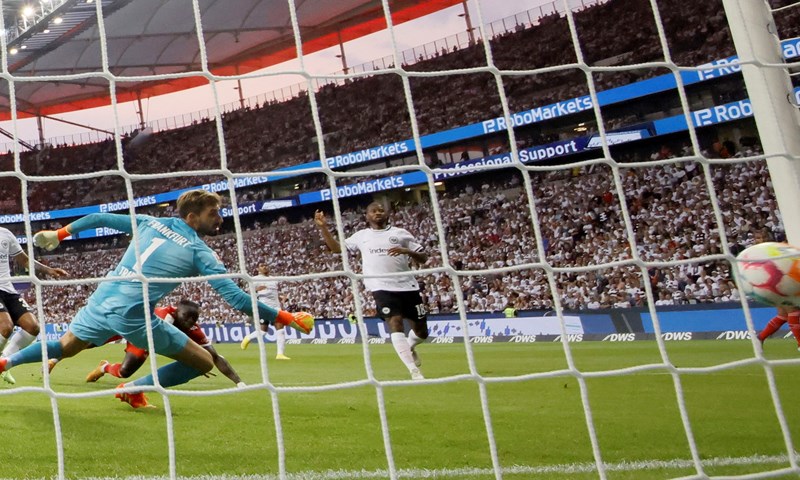 Bayern 'bacio petardu' već u prvom poluvremenu otvaranja Bundeslige, Jakiću poništen gol