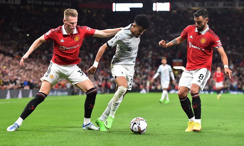 West Ham pokušava dovesti dva igrača Manchester Uniteda, obje ponude su odbijene
