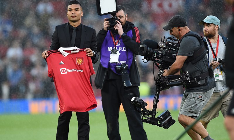 Casemiro predstavljen na Old Traffordu prije utakmice, potpisao do 2026.