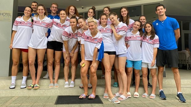 Mlada hrvatska odbojkaška reprezentacija otputovala na Europsko prvenstvo