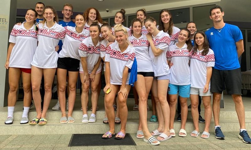 Mlada hrvatska odbojkaška reprezentacija otputovala na Europsko prvenstvo