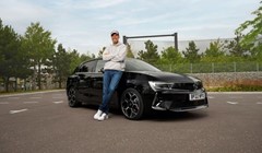 Jürgen Klopp preuzeo novu Opel Astru Plug-in Hybrid