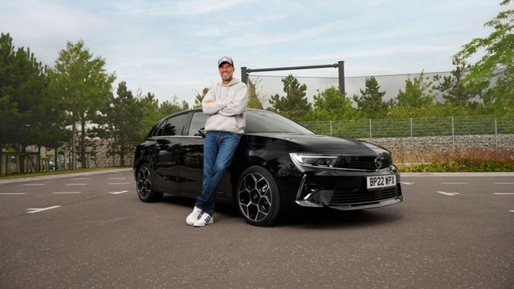 Jürgen Klopp preuzeo novu Opel Astru Plug-in Hybrid