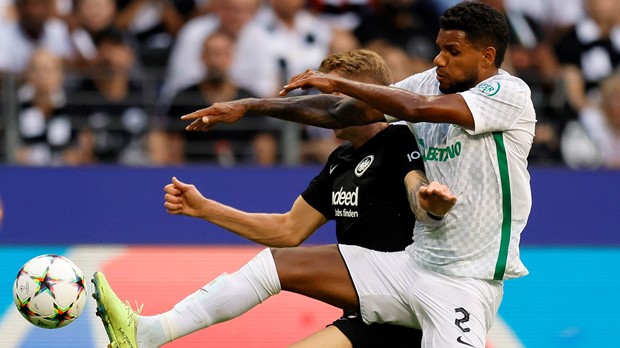 Sjajan start Sportinga, Jakićev Eintracht raspao se u zadnjih pola sata
