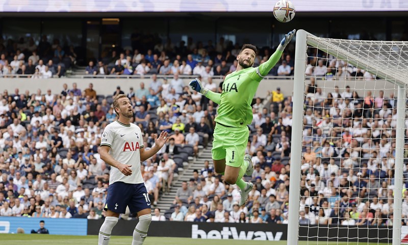 Arsenal u prvom poluvremenu odlučio gradski derbi, Perišić ušao u nastavku