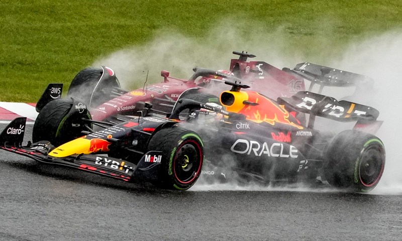 Verstappen slavio u Japanu, nakon kaosa s tumačenjem pravila potvrđena je obrana titule