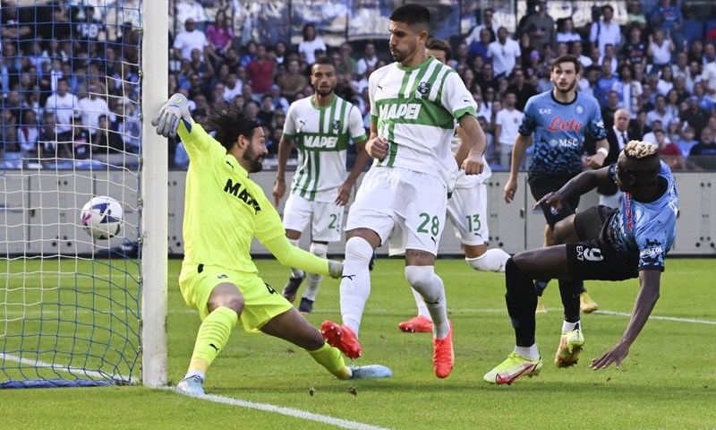 Niti Sassuolo nije imao rješenje za Napoli, hat-trick Osimhena u visokoj pobjedi