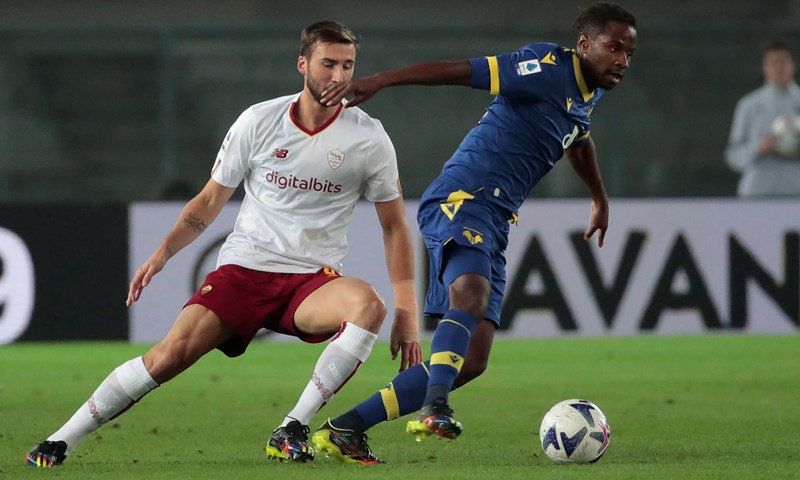Roma s igračem više u završnici slomila otpor Verone