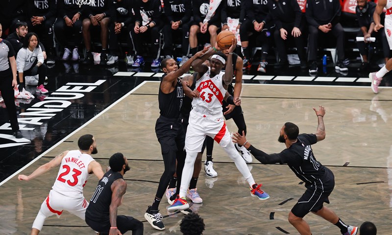 Raptorsi ostali bez Siakama, ali ipak svladali Bullse, Lakersi nisu mogli s Cavsima