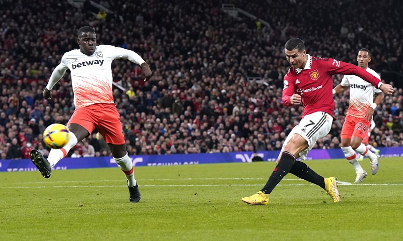 Ten Hag poručio čelnicima kluba da Ronaldo više ne može igrati za Manchester United