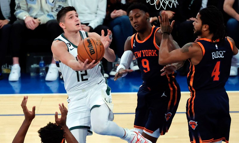 Oslabljeni Bucksi vrlo uvjerljivo svladali Jazz, Booker utrpao 58 poena Pelicansima