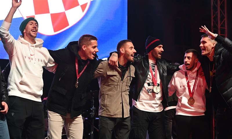 Perišić na dočeku poručio: 'Nećete čekati još četiri godine moj povratak'