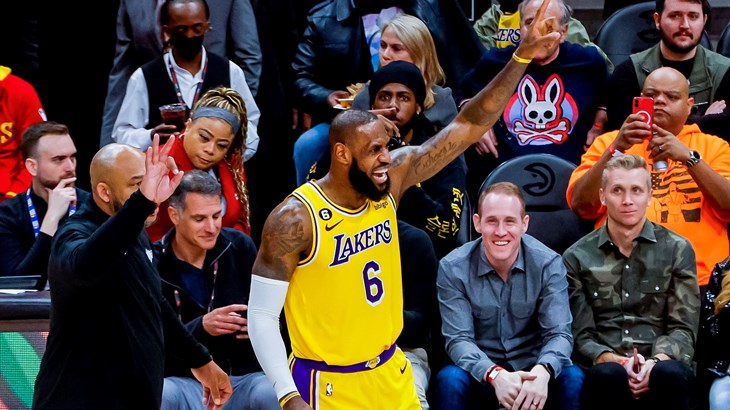 LeBron se "počastio" na 38. rođendan, McCollum srušio rekord Stojakovića