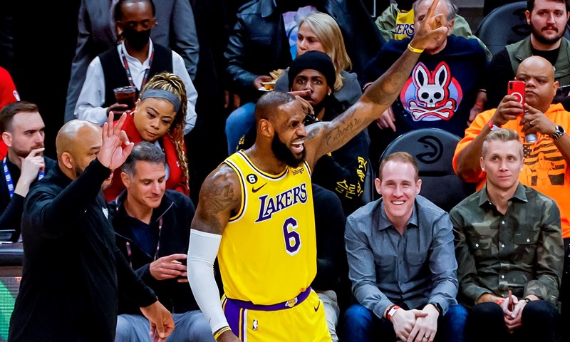 LeBron se "počastio" na 38. rođendan, McCollum srušio rekord Stojakovića