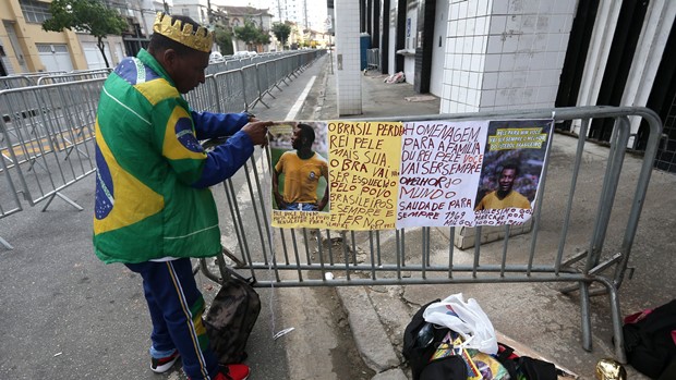 Peleov lijes dopremljen na stadion Santosa, ispratit će ga i njegova majka