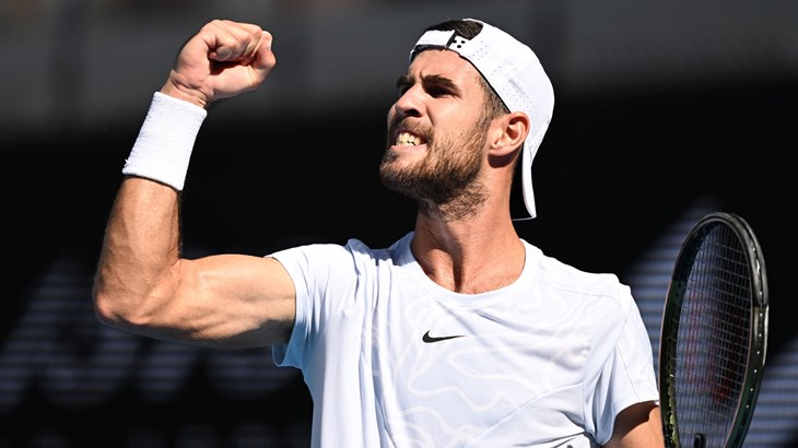 Hačanov u polufinalu, Korda bio prisiljen predati u trećem setu