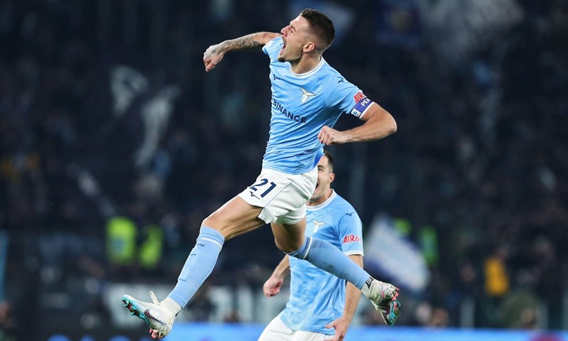 Milan neprepoznatljiv u Rimu, Lazio ga ponizio i razveselio Napoli