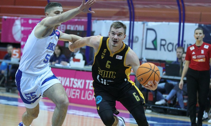 Split samo dan nakon pobjede kod Igokee lako slavio protiv Dinama