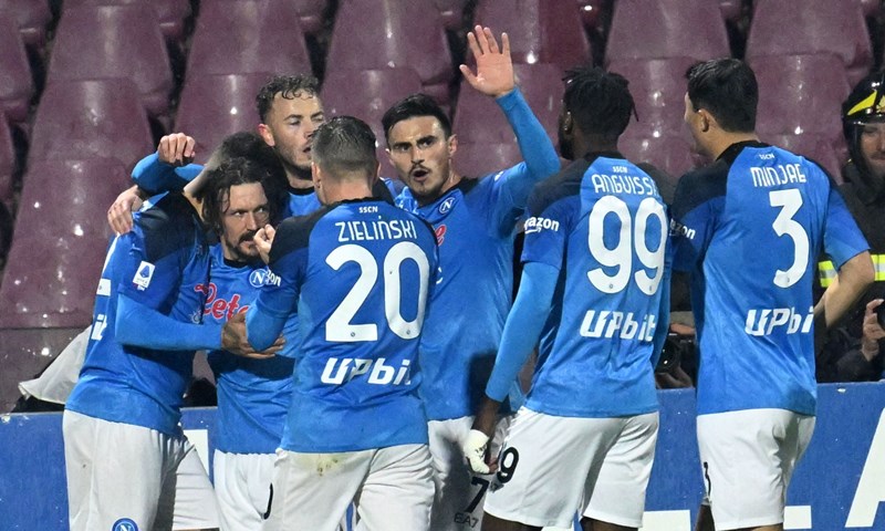 Napoli drži odstojanje, joker s klupe srušio Romu