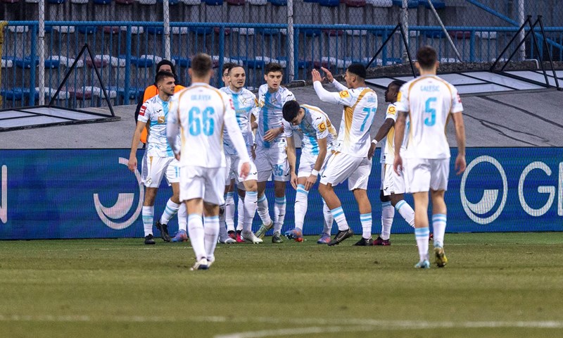 Užasno nervozna Istra ostala s devet igrača, Rijeka do rutinske pobjede