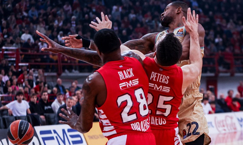 Olympiakos pobjedom protiv Barcelone preuzeo vrh, Baskonia slavila u Madridu