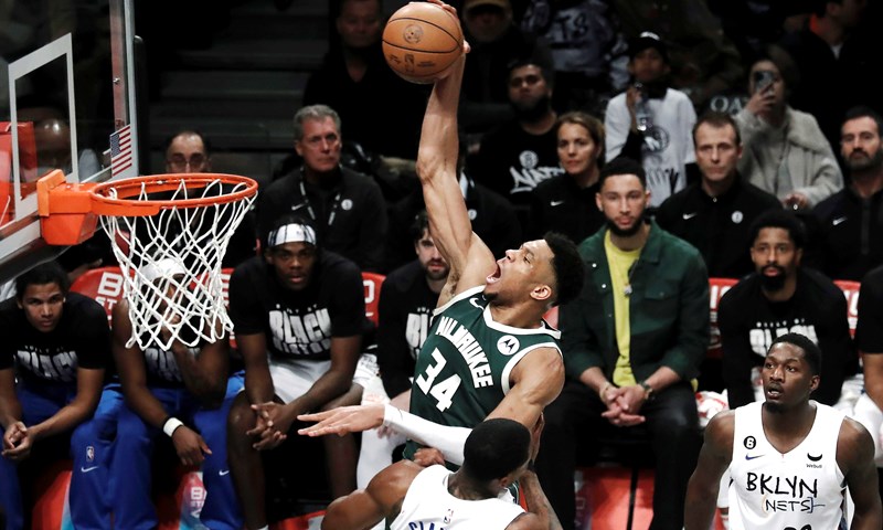 Sjajni Antetokounmpo vodio Buckse do nove pobjede, Celticsi pali u Houstonu
