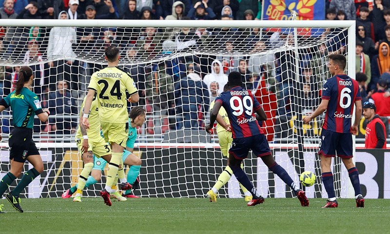 Moro asistirao u remiju Bologne, Badeljova Genoa vratila se iz zaostatka