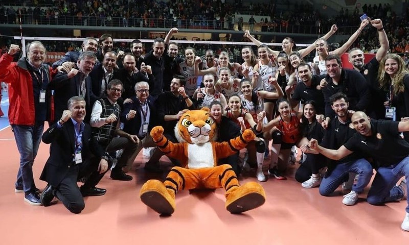 Samanta Fabris i izbornik Ferhat Akbas u finalu Lige prvakinja