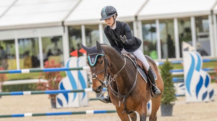 Mlada hrvatska jahačica Lea Djelmić u društvu svjetske konjičke kreme