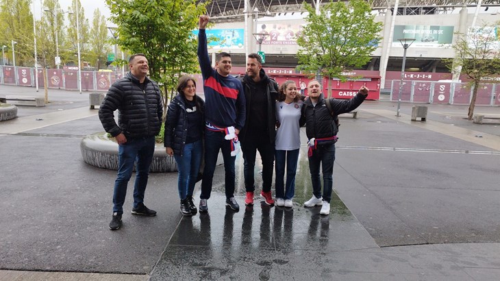 [VIDEO] Počela je hajdučka pjesma pred stadionom