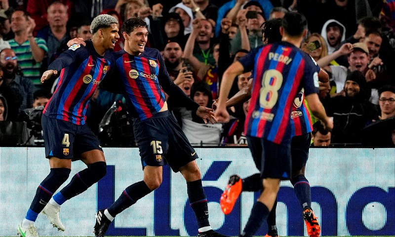 Najmlađi i najstariji igrač La Lige ove sezone odmjerili snage u ogledu Barcelone i Betisa
