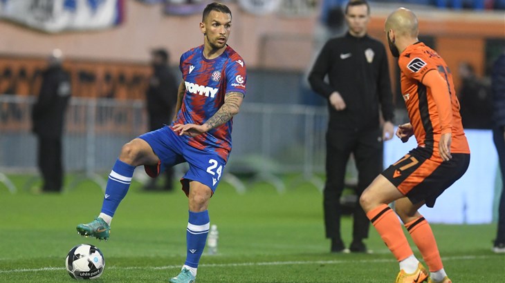 Obavezna oprema za svakog navijača - dijelimo dresove Šibenika i Hajduka