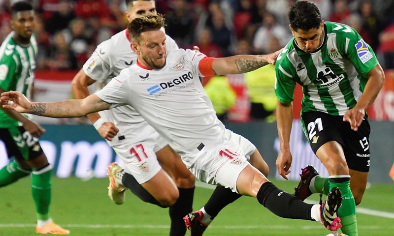 Sjajan gol Ivana Rakitića za remi Seville!
