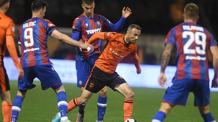 Ispali su iz lige, raskinuli s onim koji ih je odveo u finale, ali još se nadaju trofeju