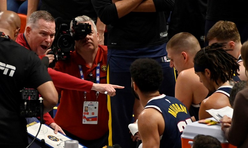 Jokić i Šarić tri utakmice prije kraja sezone ostali bez trenera koji je Denver odveo do jedinog naslova