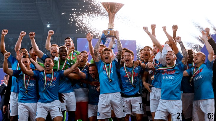 [VIDEO] Ovo su čekali godinama - vatromet, odličja i trofej u rukama Napolitanaca