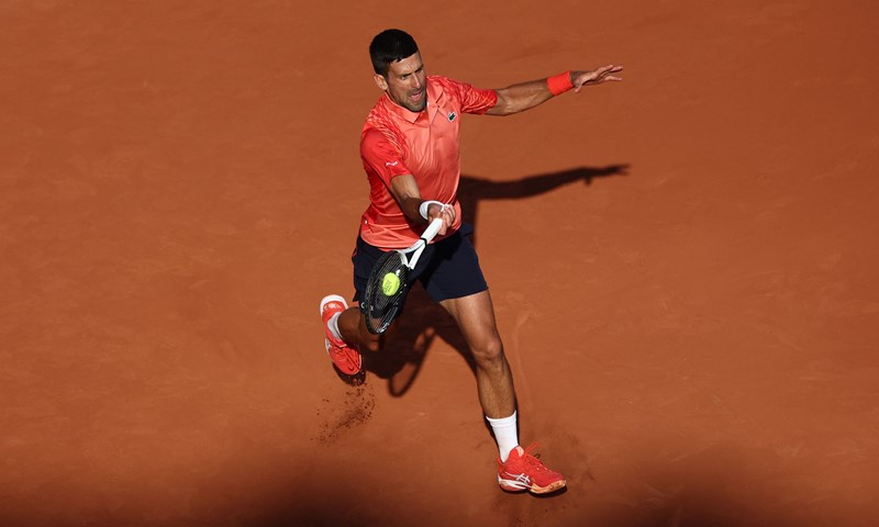 Novak Đoković nakon velike borbe eliminirao Hačanova i izborio polufinale Roland-Garrosa