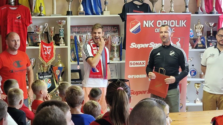 Brojni Oriovčani dočekali svog Vatrenog Josipa Stanišića: 'Uvijek ću biti dio moje Slavonije'