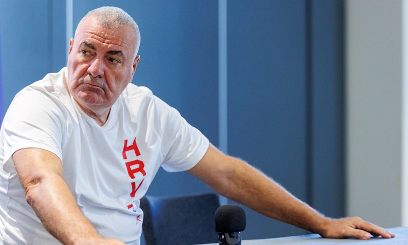 Split trese kriza, Dino Repeša ostaje trener, u klub se vratio njegov otav Jasmin