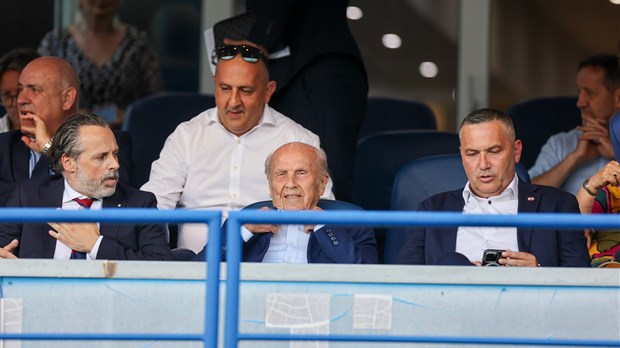 Delegacije Dinama i Hajduka uoči derbija sjedaju za stol u neformalnom tonu