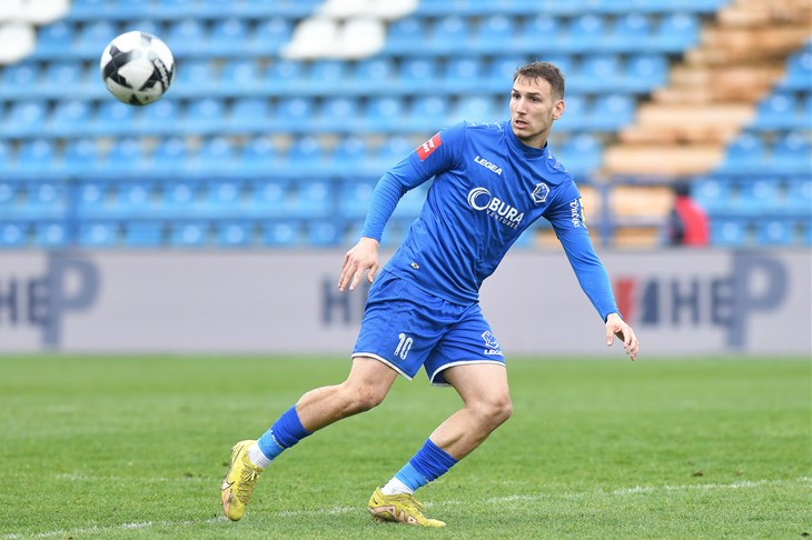 Nakon što nije uspio u Trabzonsporu, Teklić igra važnu ulogu u drugoligašu koji se bori za promociju