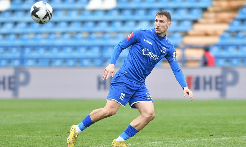 Nakon što nije uspio u Trabzonsporu, Teklić igra važnu ulogu u drugoligašu koji se bori za promociju