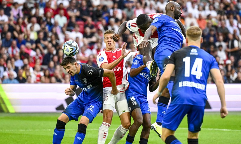 Šutalo zbog problema s leđima propustio novi poraz Ajaxa, Sosa zabetoniran za klupu