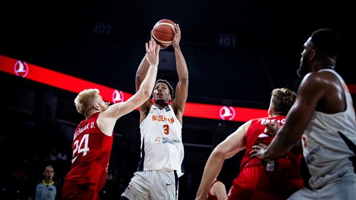 SAŽETAK: Hrvatski košarkaši sa stopostotnim učinkom do polufinala predolimpijskih kvalifikacija