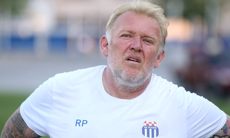 Prosinečki debitirao pobjedom na klupi Crne Gore, Srbija glatko poražena u Moskvi